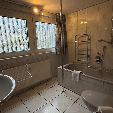 Mit Eigenem Pool Und Finnischer Sauna In Witten