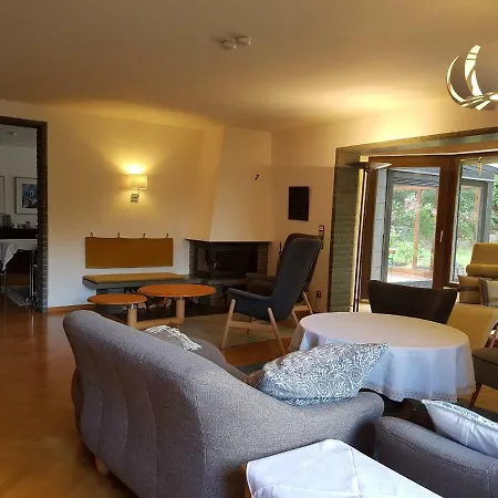 Apartment Mit Eigenem Pool Und Finnischer Sauna In *