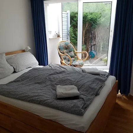 Mit Eigenem Pool Und Finnischer Sauna In