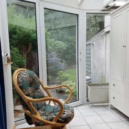 Mit Eigenem Pool Und Finnischer Sauna In