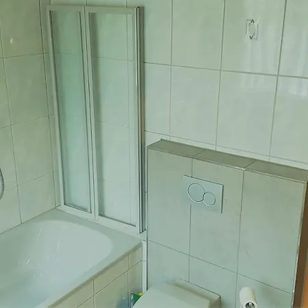 Mit Eigenem Pool Und Finnischer Sauna In