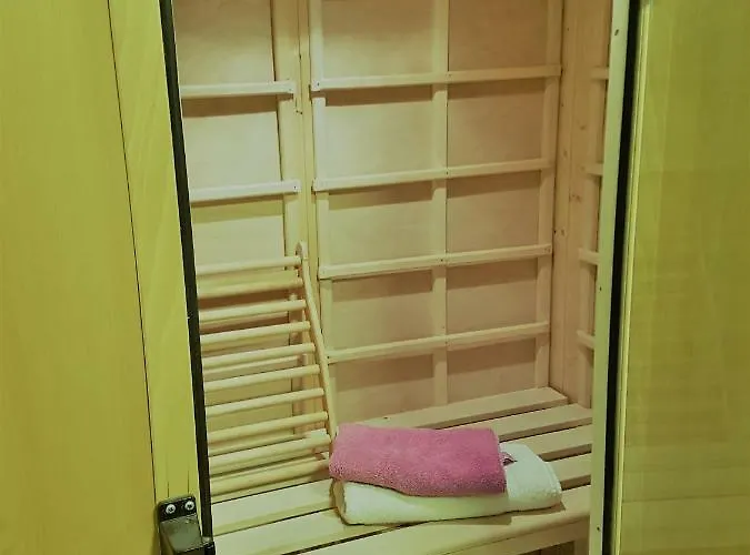 Mit Pool Und In 威滕